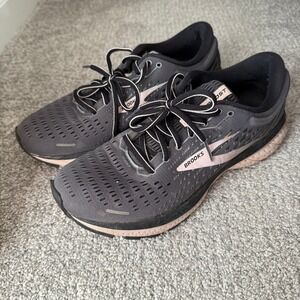 Brooks Ghost‎ 13 Gray Pink Running Shoes Womens Size 9 Medium B Cushioned